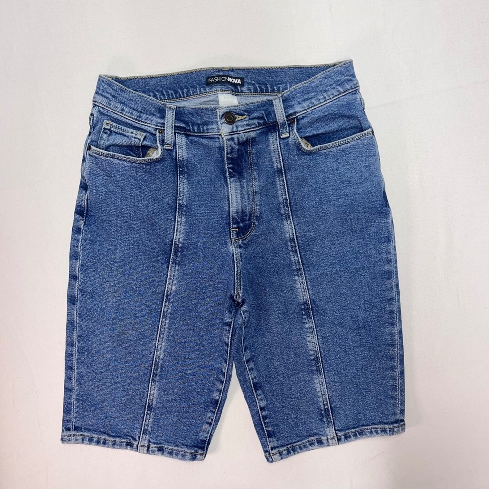 Fashion Nova-Women's Blue Denim Shorts. Size‎ 9